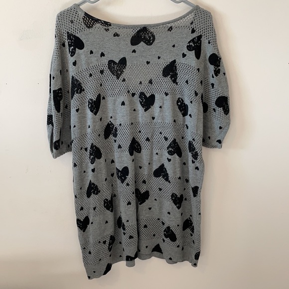 Torrid Open Stitch Grey/Black Heart Sweater- Size 1 - Picture 6 of 7